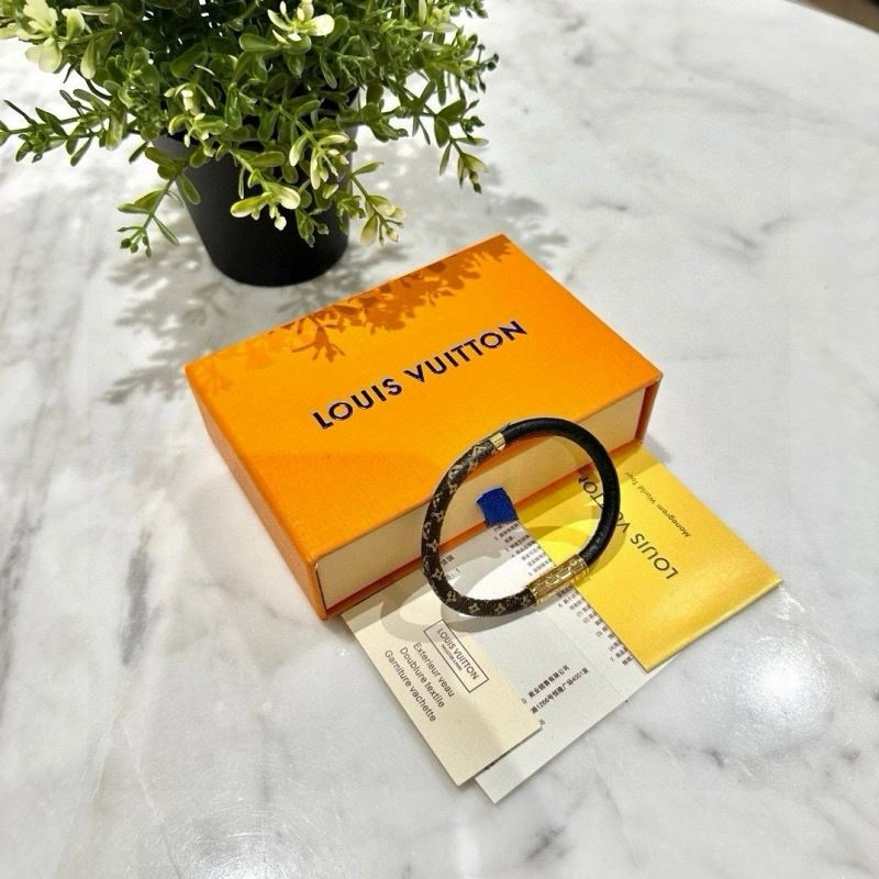 Louis Vuitton Bracelets Durable 256640