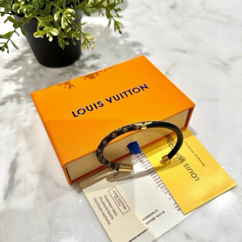 Louis Vuitton Bracelets Durable 256638
