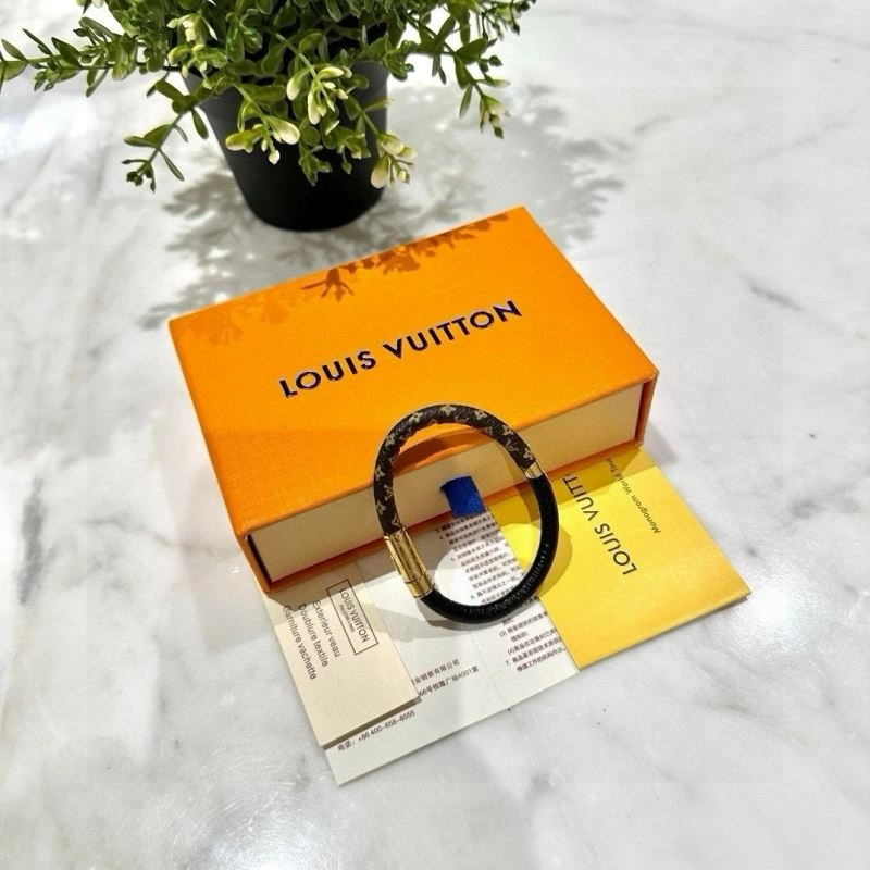 Louis Vuitton Bracelets Durable 256638