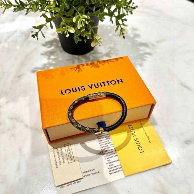 Louis Vuitton Bracelets Durable 256638