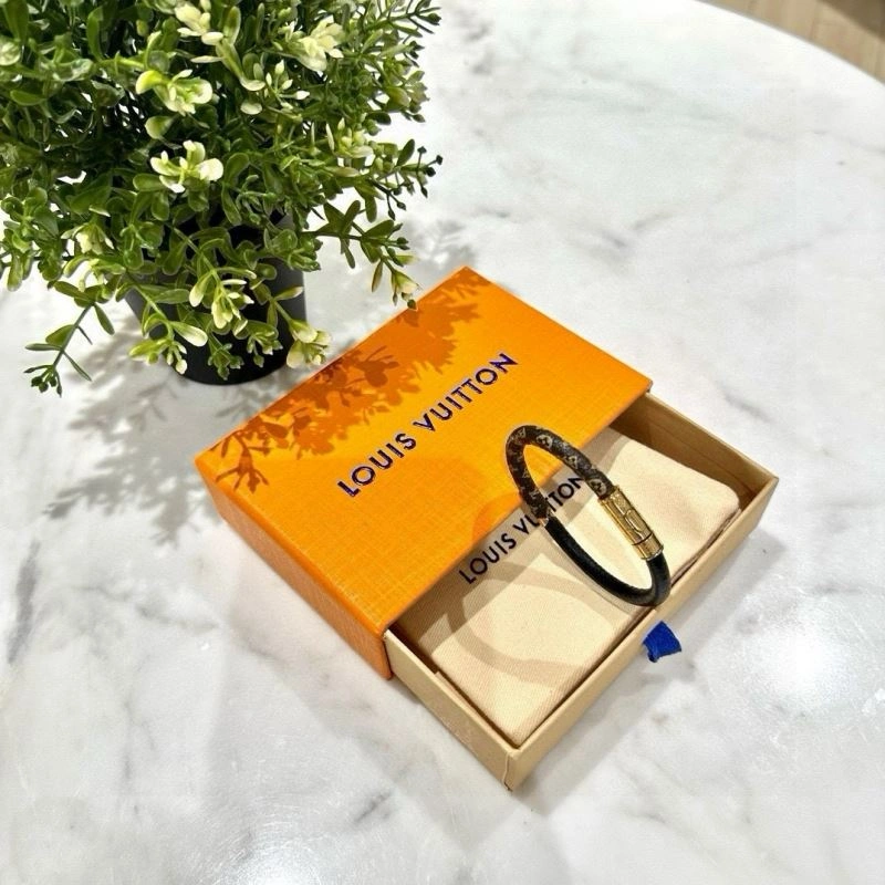 Louis Vuitton Bracelets Durable 256638