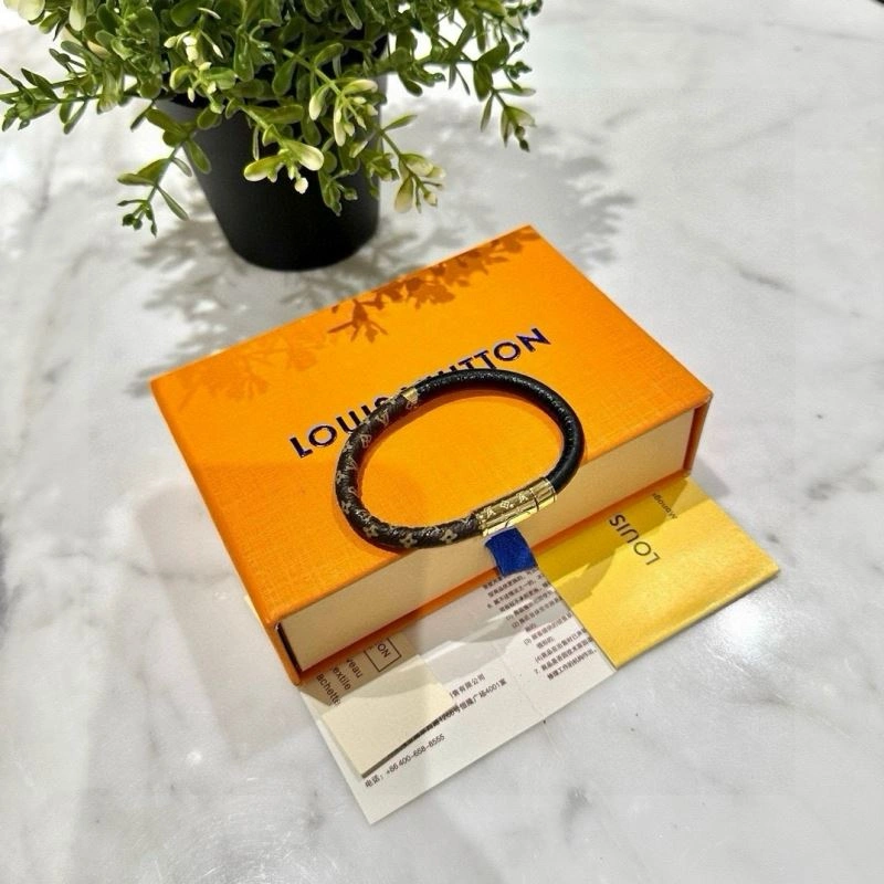 Louis Vuitton Bracelets Durable 256638