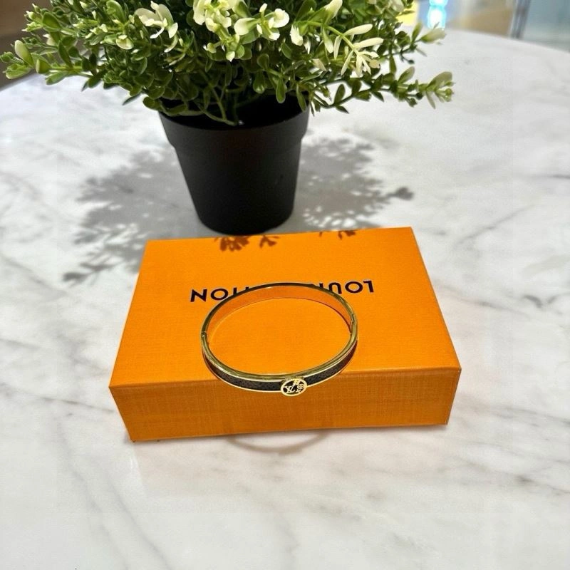 Louis Vuitton Bracelets Chic 256631