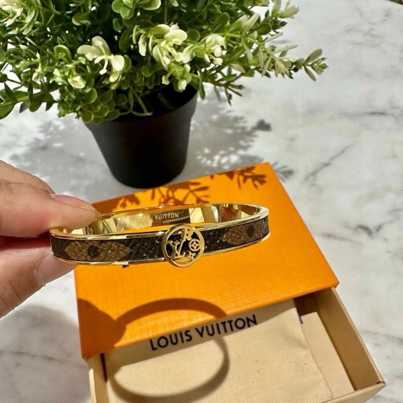 Louis Vuitton Bracelets Chic 256631