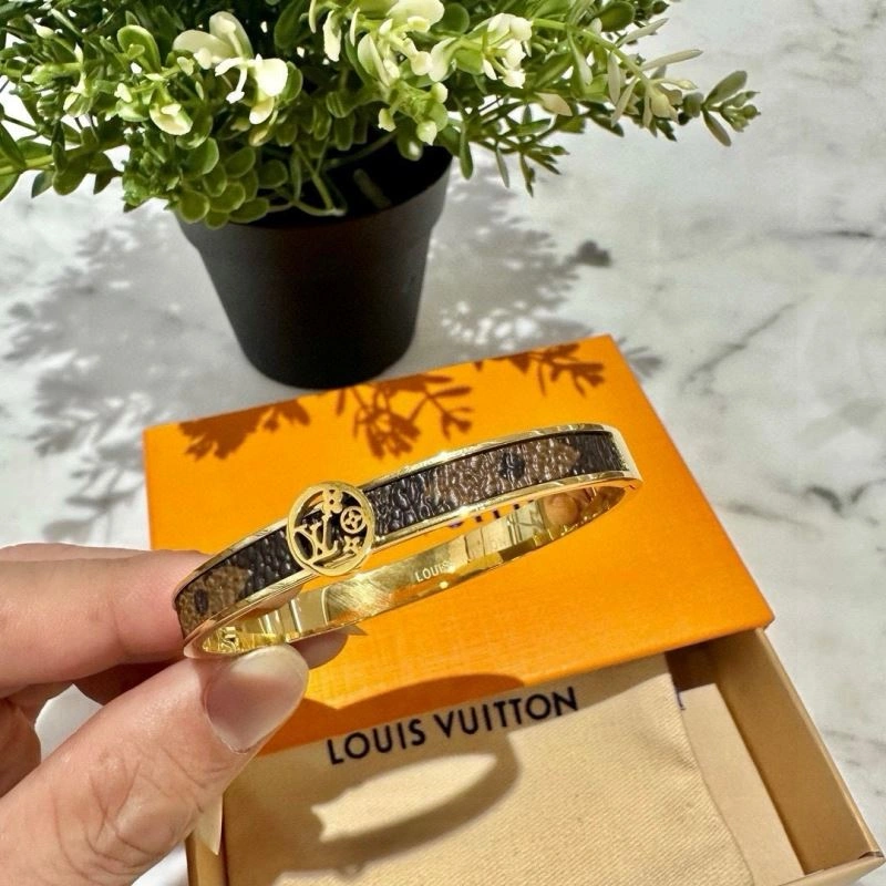 Louis Vuitton Bracelets Chic 256631