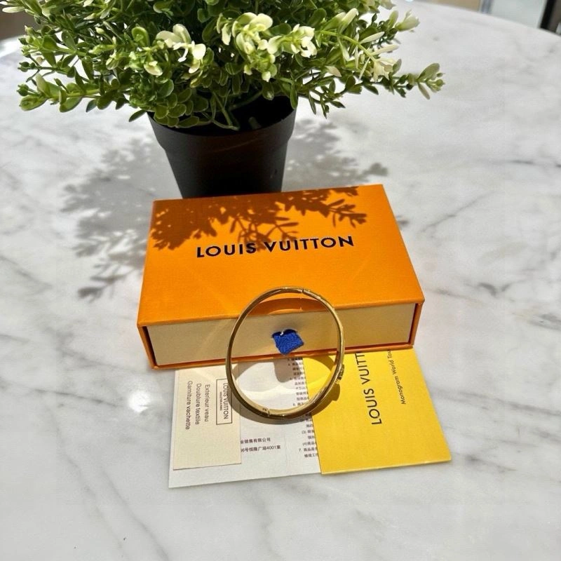 Louis Vuitton Bracelets Chic 256631