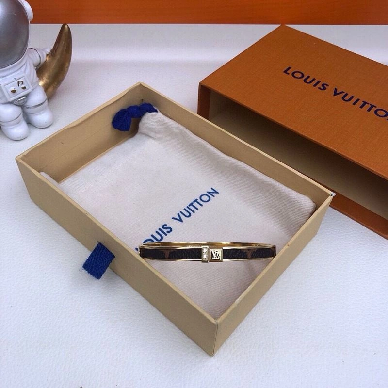 Louis Vuitton Bracelets Neat 256650