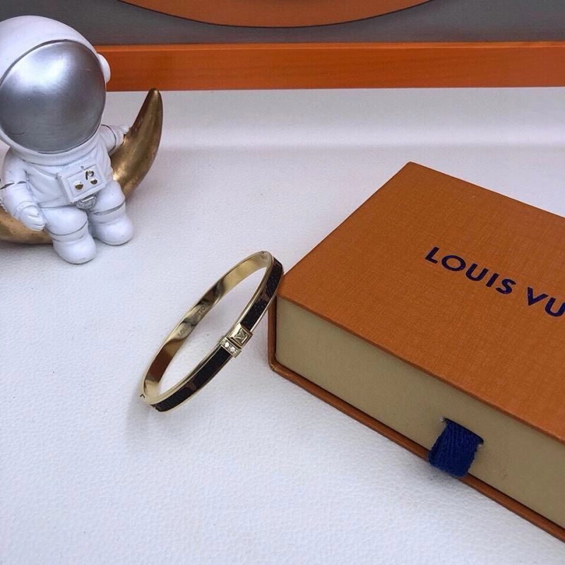 Louis Vuitton Bracelets Neat 256650