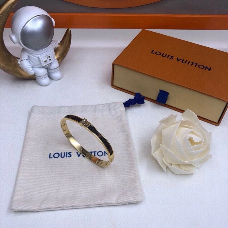Louis Vuitton Bracelets Neat 256650