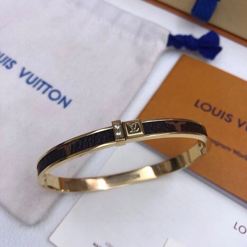 Louis Vuitton Bracelets Neat 256650
