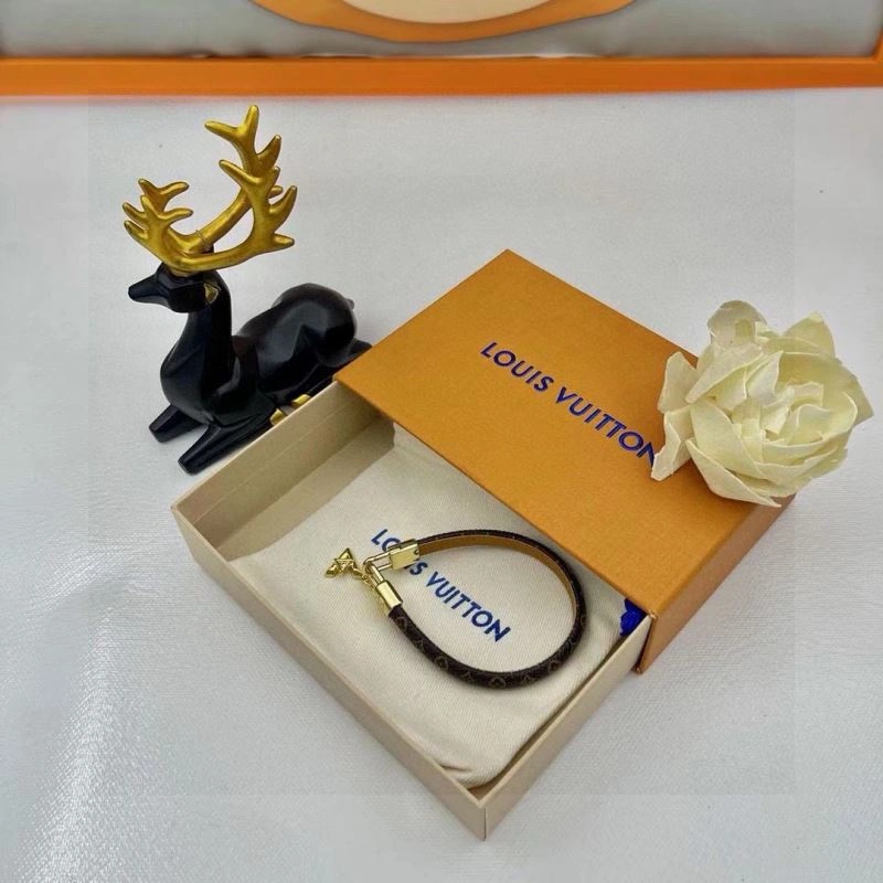 Louis Vuitton Bracelets Upgraded 256609