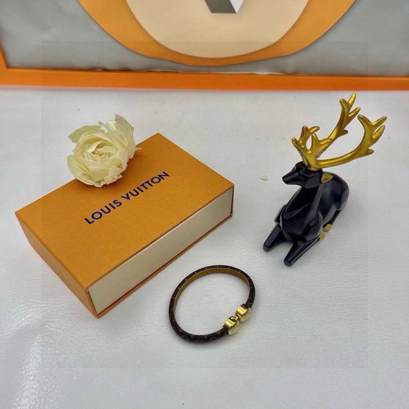 SoftTouch Louis Vuitton Bracelets 256610