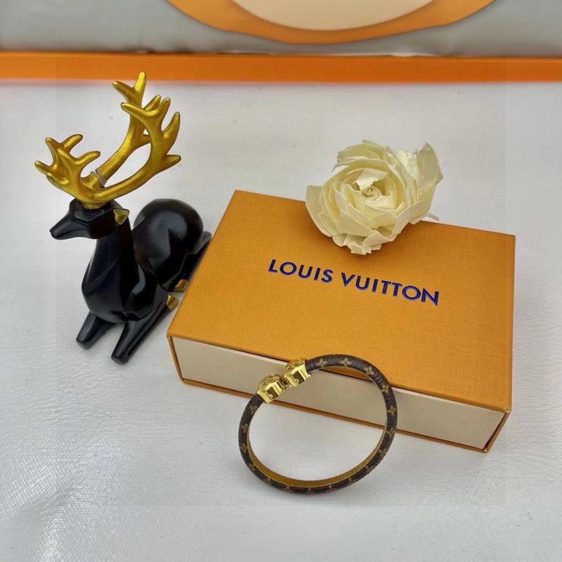 SoftTouch Louis Vuitton Bracelets 256610