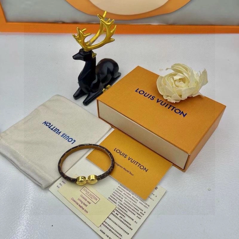 SoftTouch Louis Vuitton Bracelets 256610