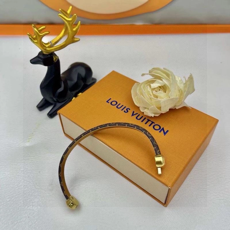 SoftTouch Louis Vuitton Bracelets 256610
