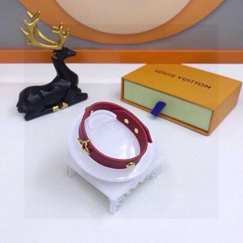 Minimalist Louis Vuitton Bracelets 256612