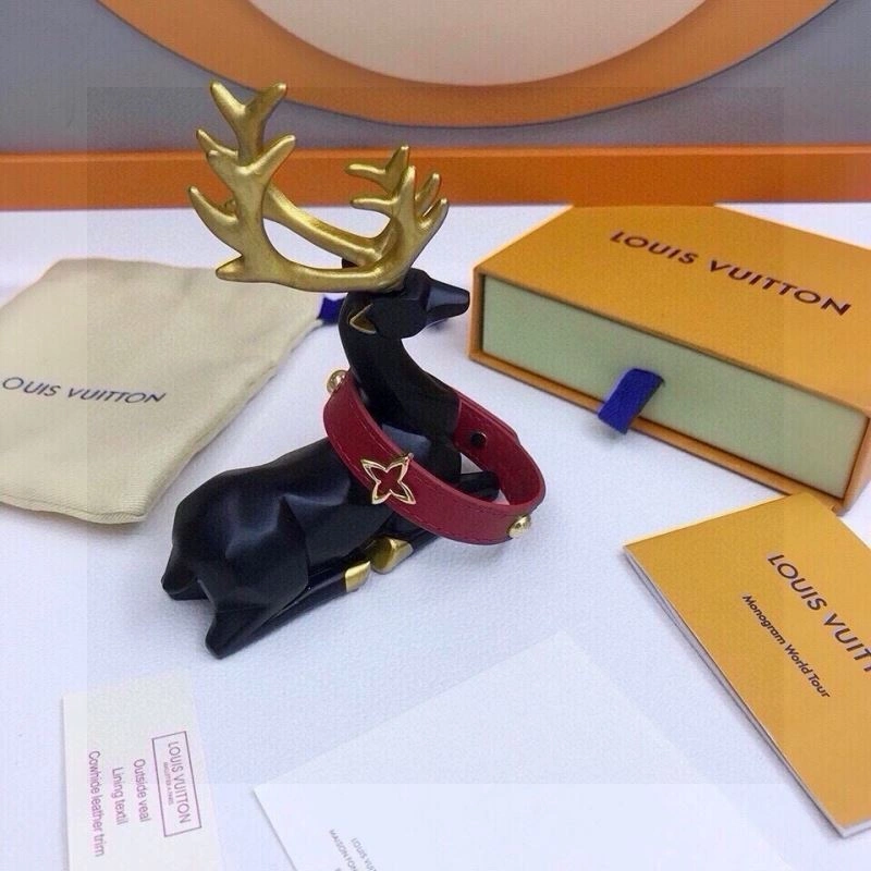 Minimalist Louis Vuitton Bracelets 256612