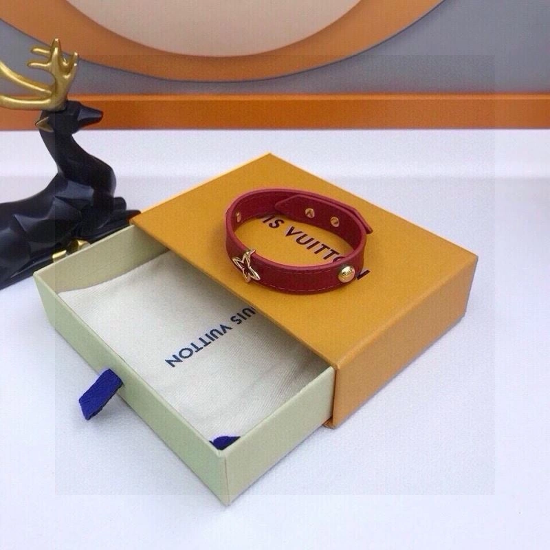 Minimalist Louis Vuitton Bracelets 256612