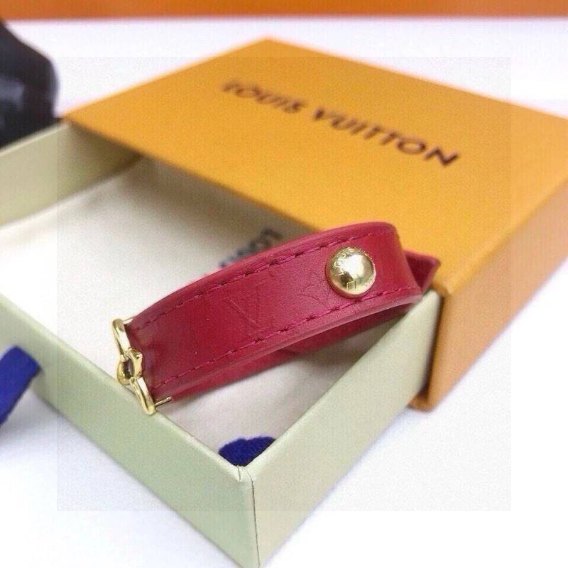 Minimalist Louis Vuitton Bracelets 256612
