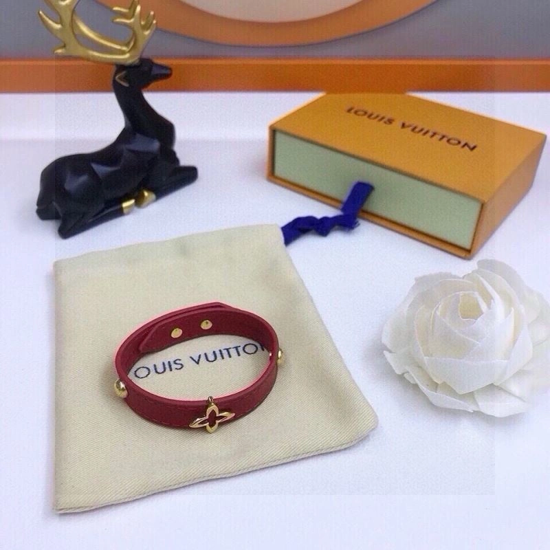 Minimalist Louis Vuitton Bracelets 256612