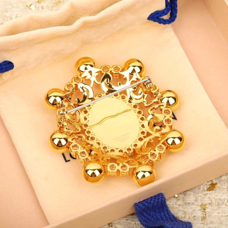 Resilient Louis Vuitton Brooches 251551