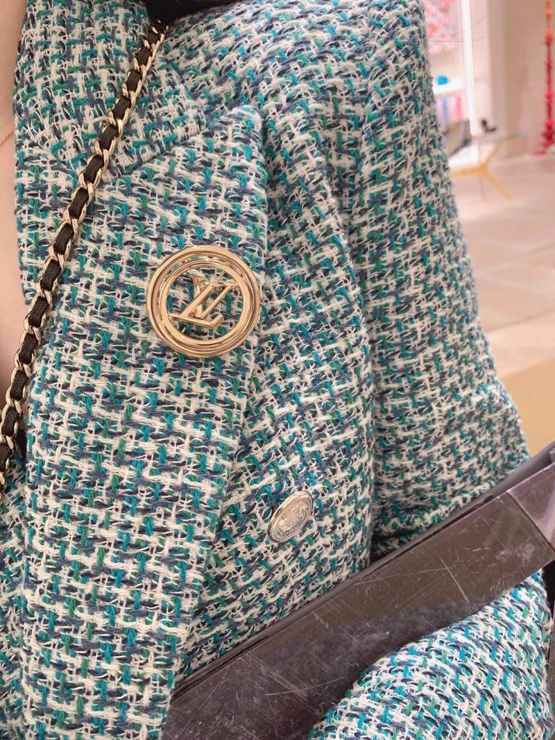 Louis Vuitton Brooches Durable 250219
