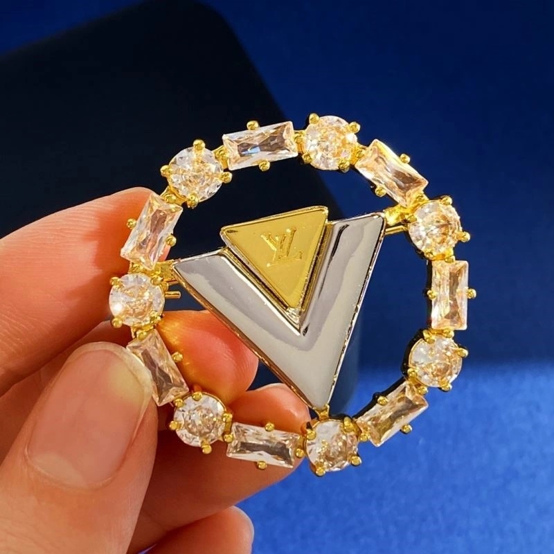 Tailored Louis Vuitton Brooches 249067