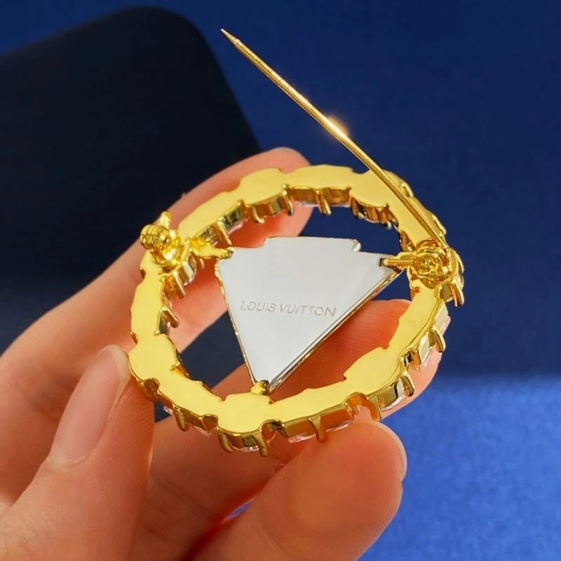 Tailored Louis Vuitton Brooches 249067