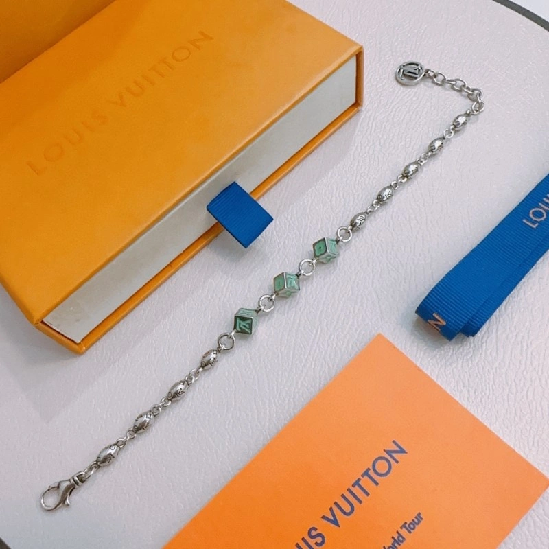 Breathable Louis Vuitton Brooches 248200