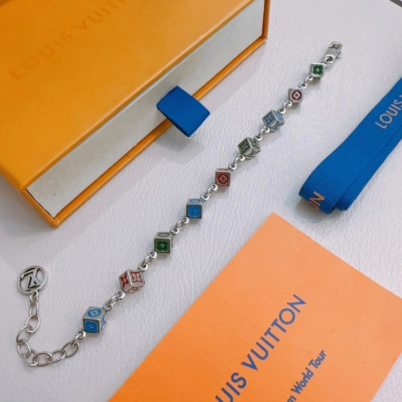 WellDesigned Louis Vuitton Brooches 248190