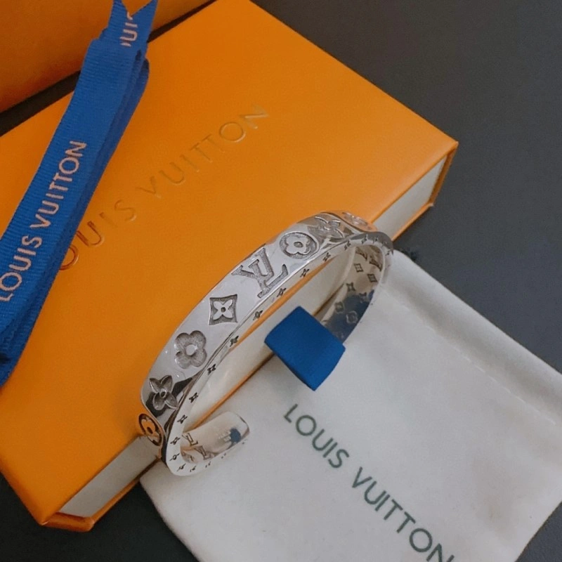 Louis Vuitton Brooches Functional 248201