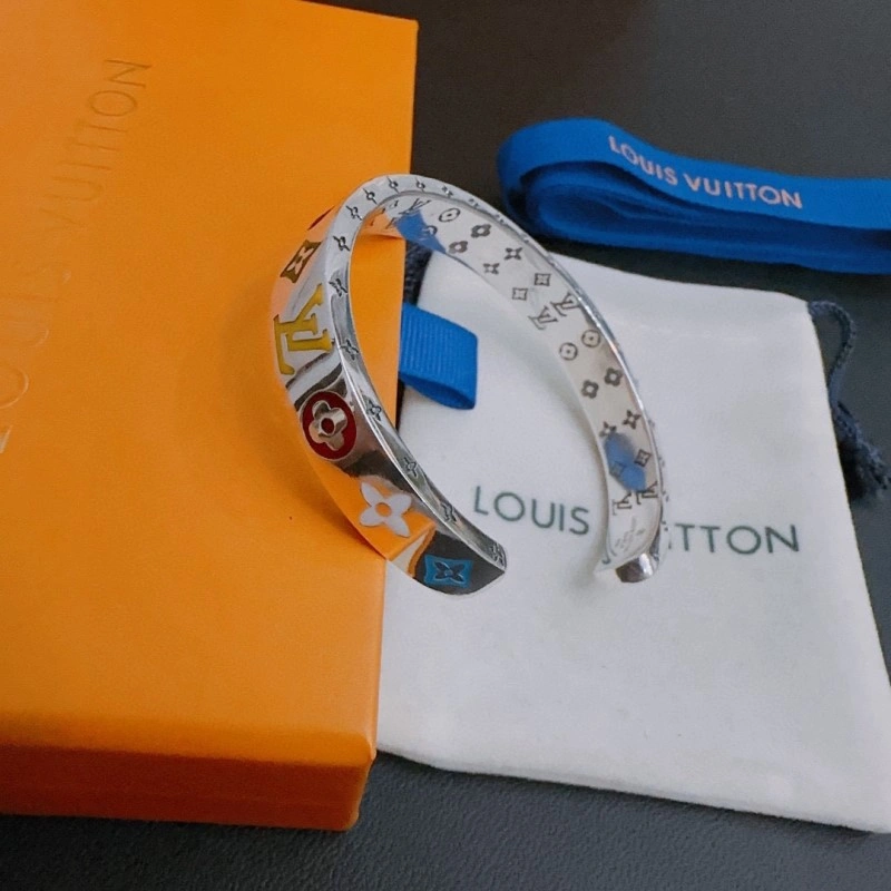 Youthful Louis Vuitton Brooches 248195