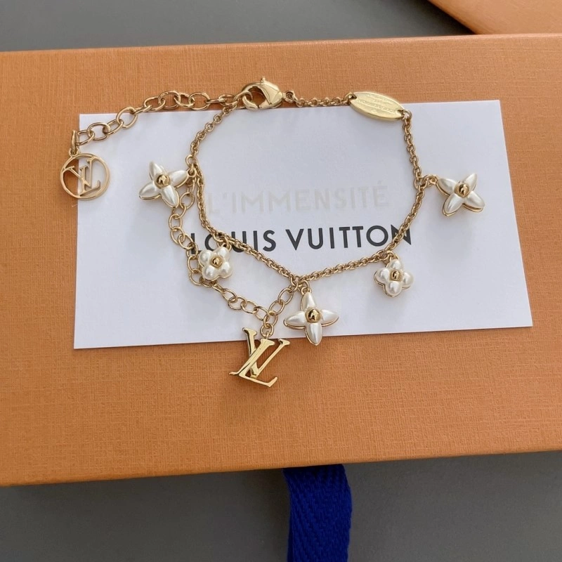 Resilient Louis Vuitton Brooches 248173