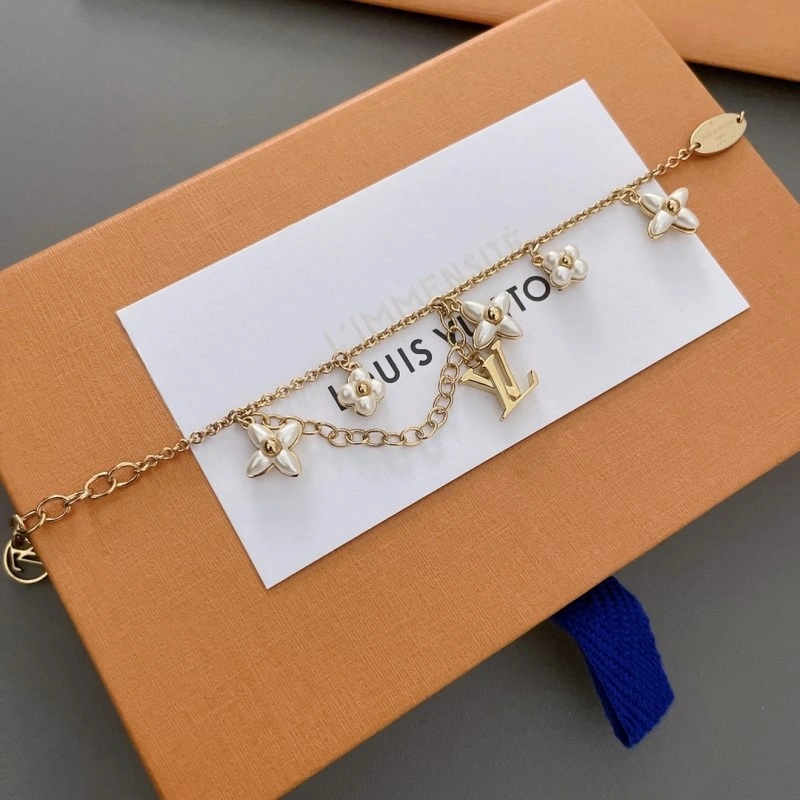 Resilient Louis Vuitton Brooches 248173