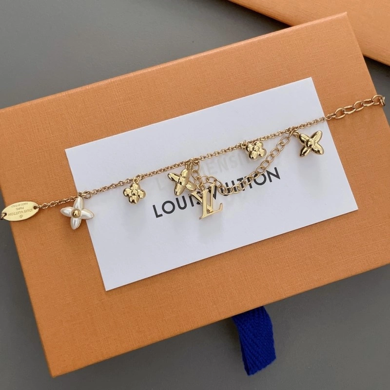 Resilient Louis Vuitton Brooches 248173