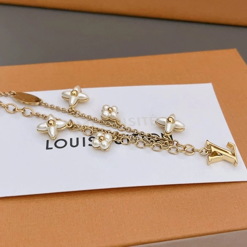 Resilient Louis Vuitton Brooches 248173