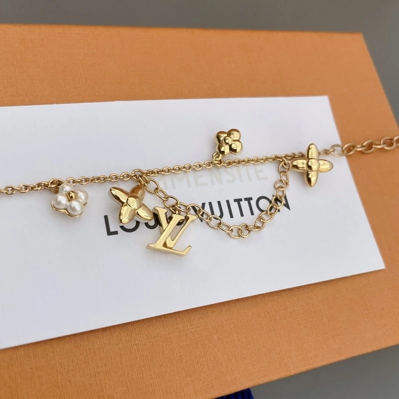 Resilient Louis Vuitton Brooches 248173