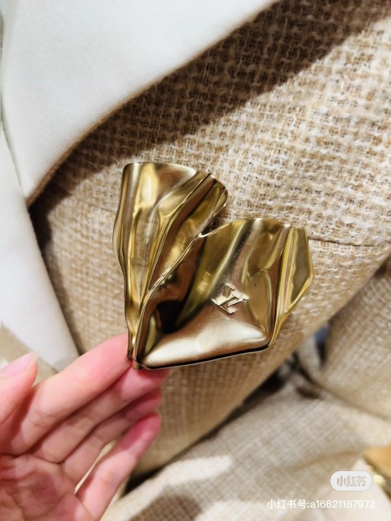 ComfortFit Louis Vuitton Brooches 248169