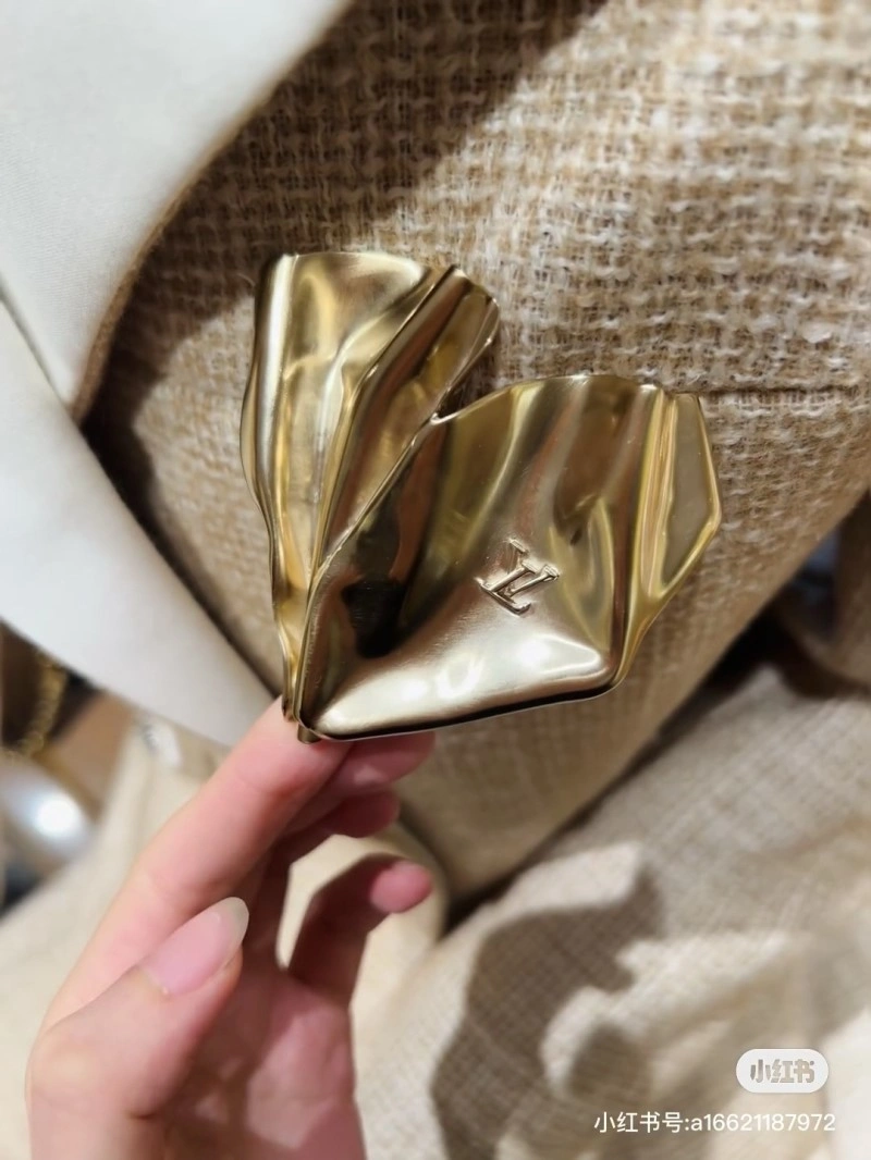 ComfortFit Louis Vuitton Brooches 248169
