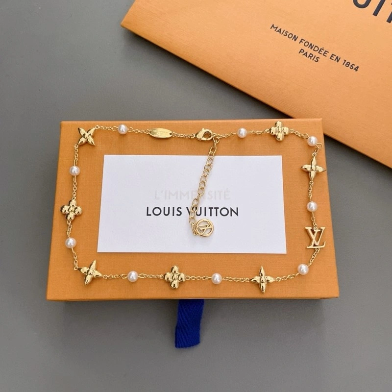 Breathable Louis Vuitton Brooches 248149