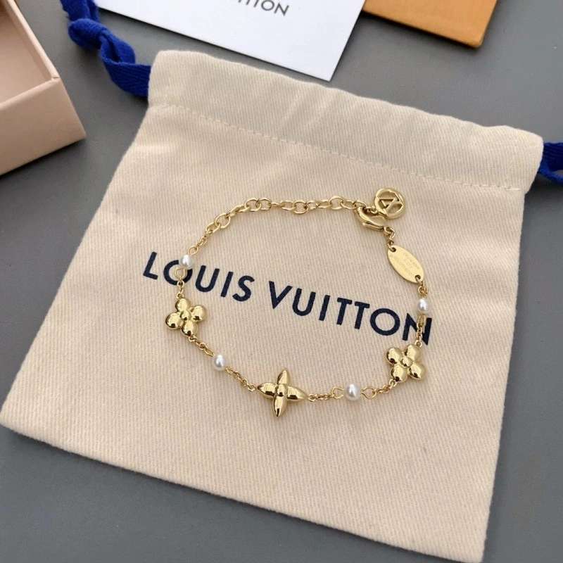 Breathable Louis Vuitton Brooches 248149