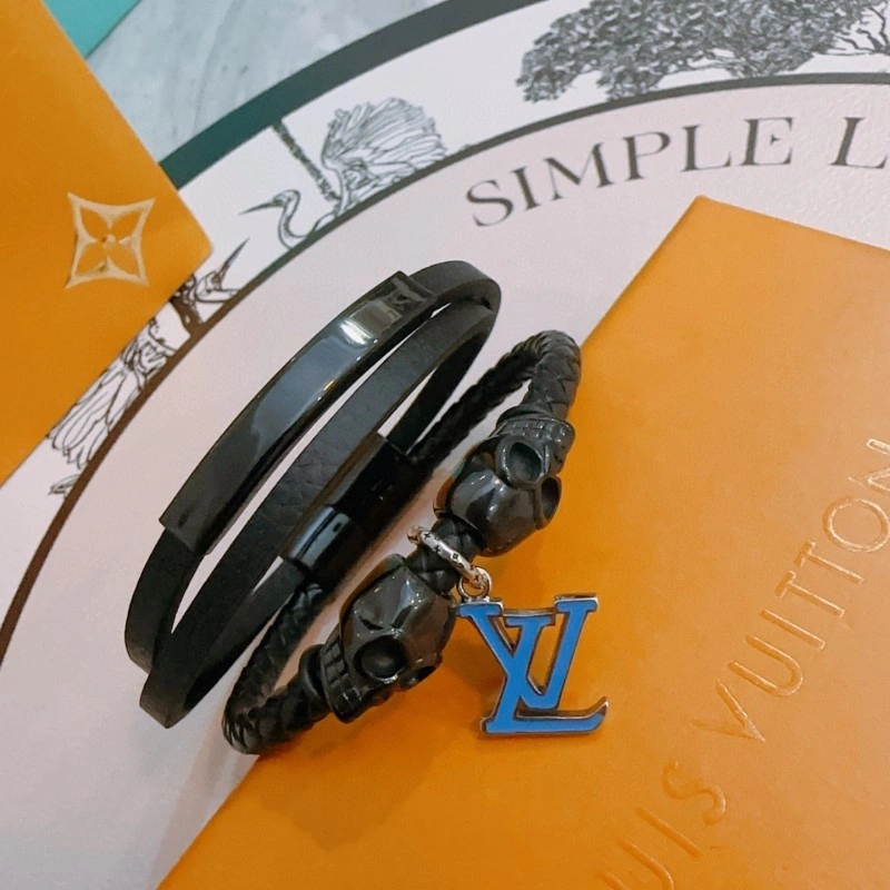 Functional Louis Vuitton Brooches 248150