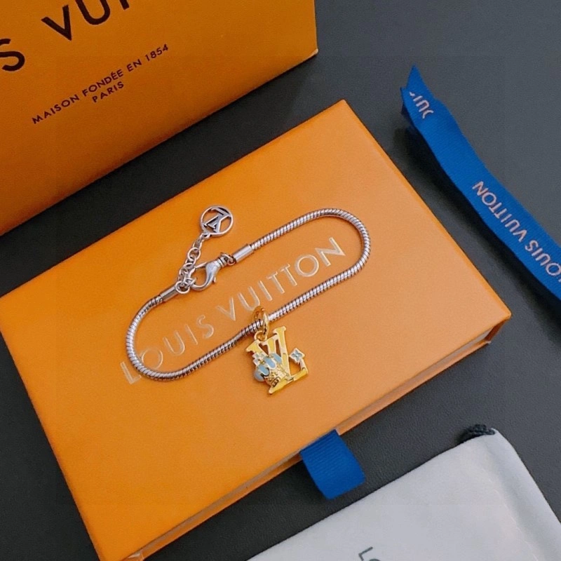 Louis Vuitton Brooches Fashionable 248167