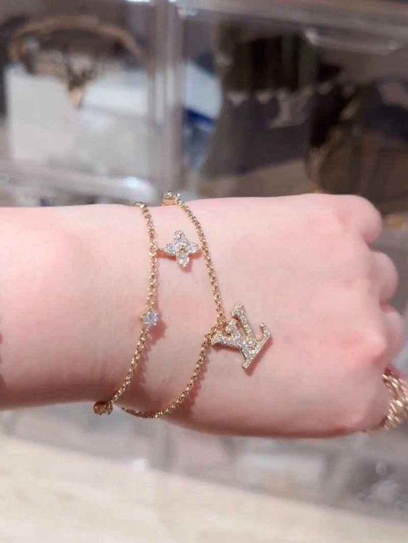 Louis Vuitton Brooches Stretchable 248134