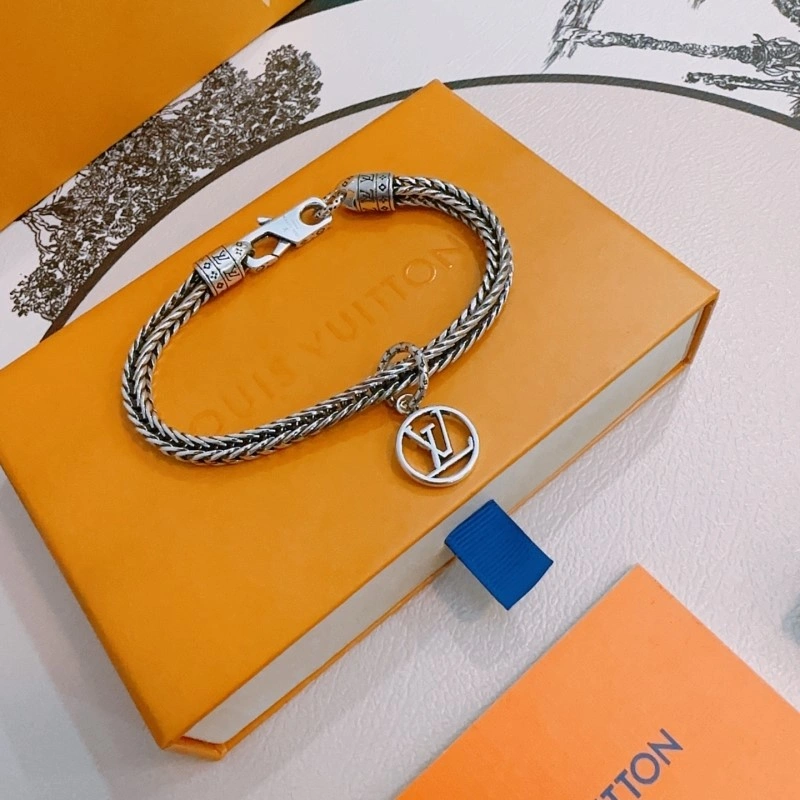 Louis Vuitton Brooches Bright 248114