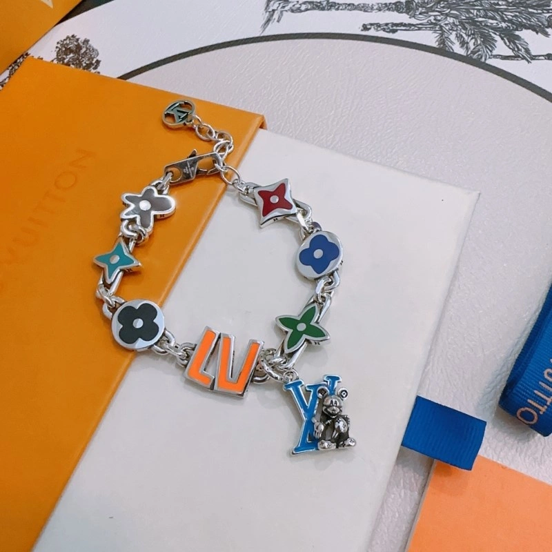 Louis Vuitton Brooches OnTrend 248110