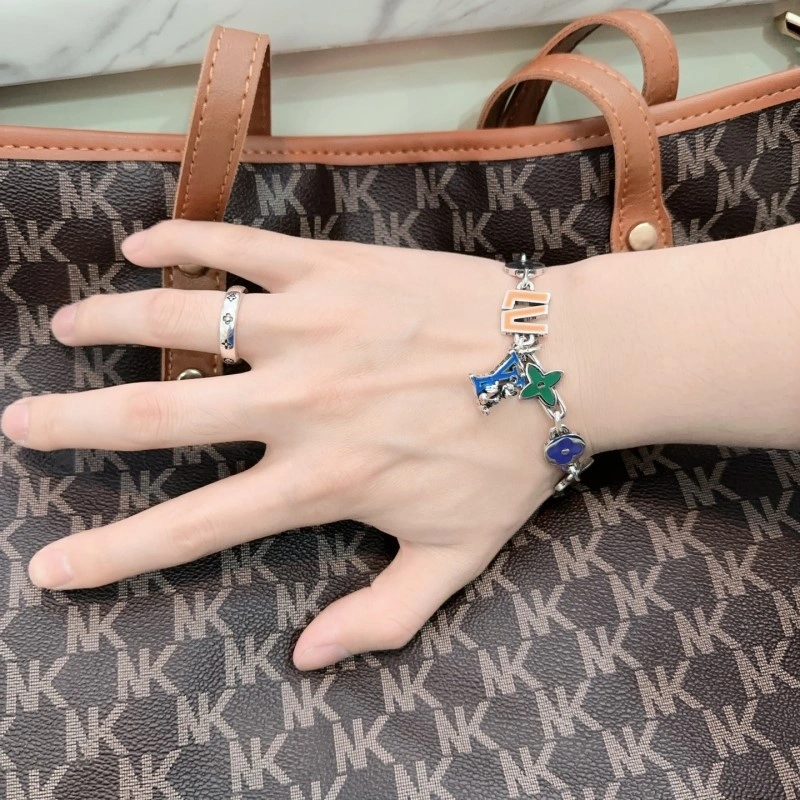Louis Vuitton Brooches OnTrend 248110