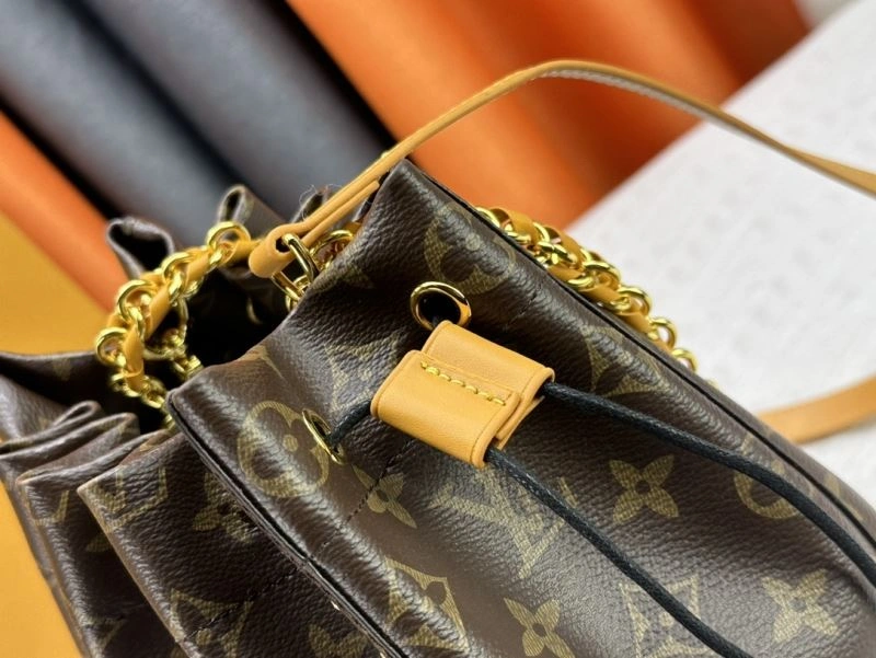 Casual Louis Vuitton Bucket Bags 80482