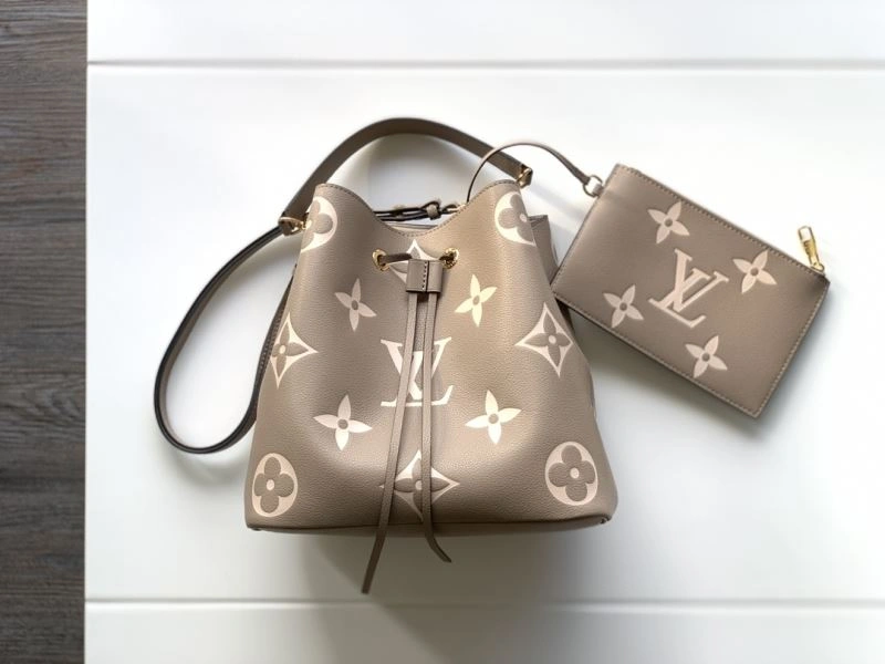 Versatile Louis Vuitton Bucket Bags 94395
