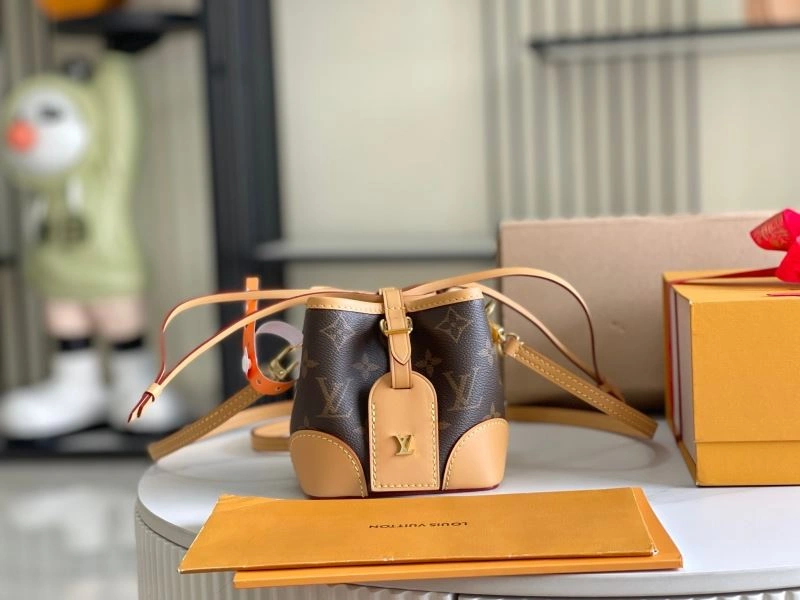 Tailored Louis Vuitton Bucket Bags 94103